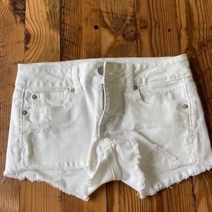 American Eagle shortie white shorts